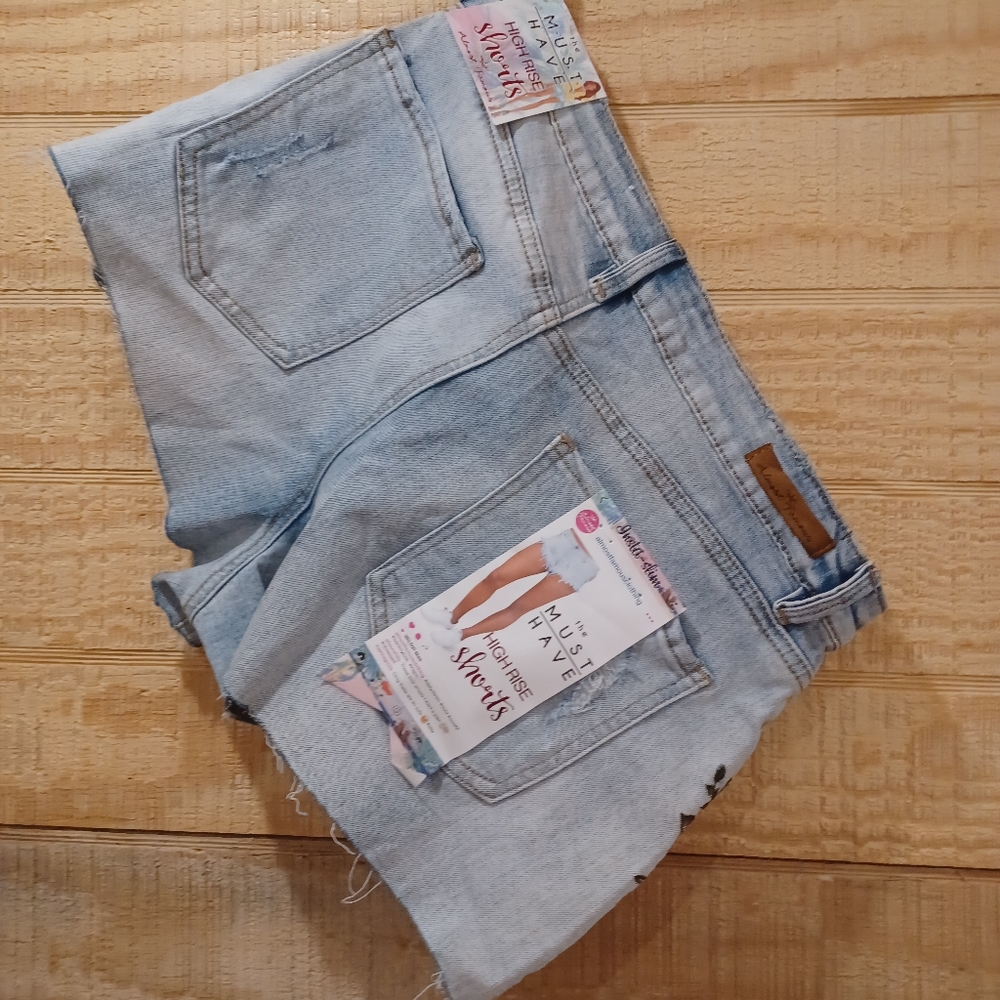 High Rise Shorts - Picture 4 of 8